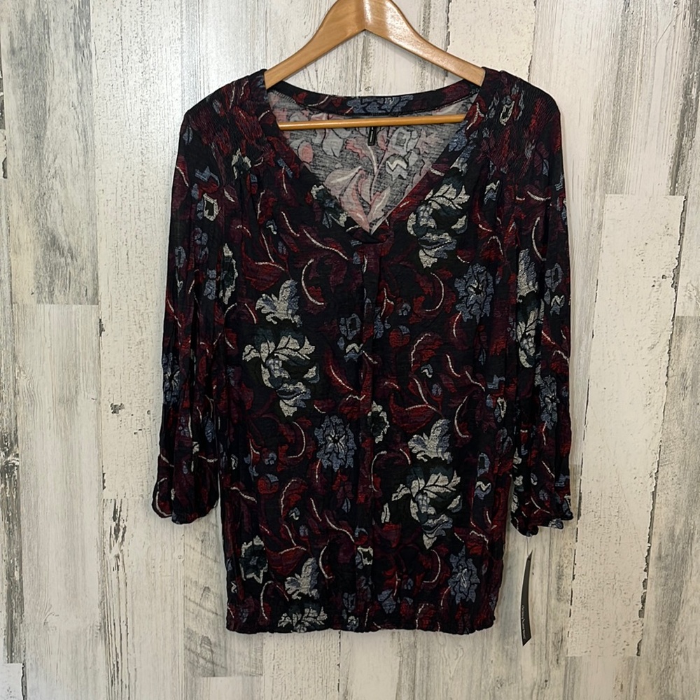 #F3- NEW NWT large long sleeve floral tee size L DAISY FUENTES